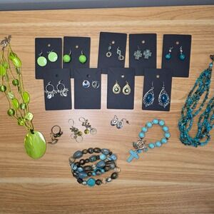 17 Piece Fashion Jewelry Lot Necklace Bracelet Ring Earring Green Blue Turquoise